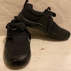 Snibbs women’s non-slip work shoe, size 9